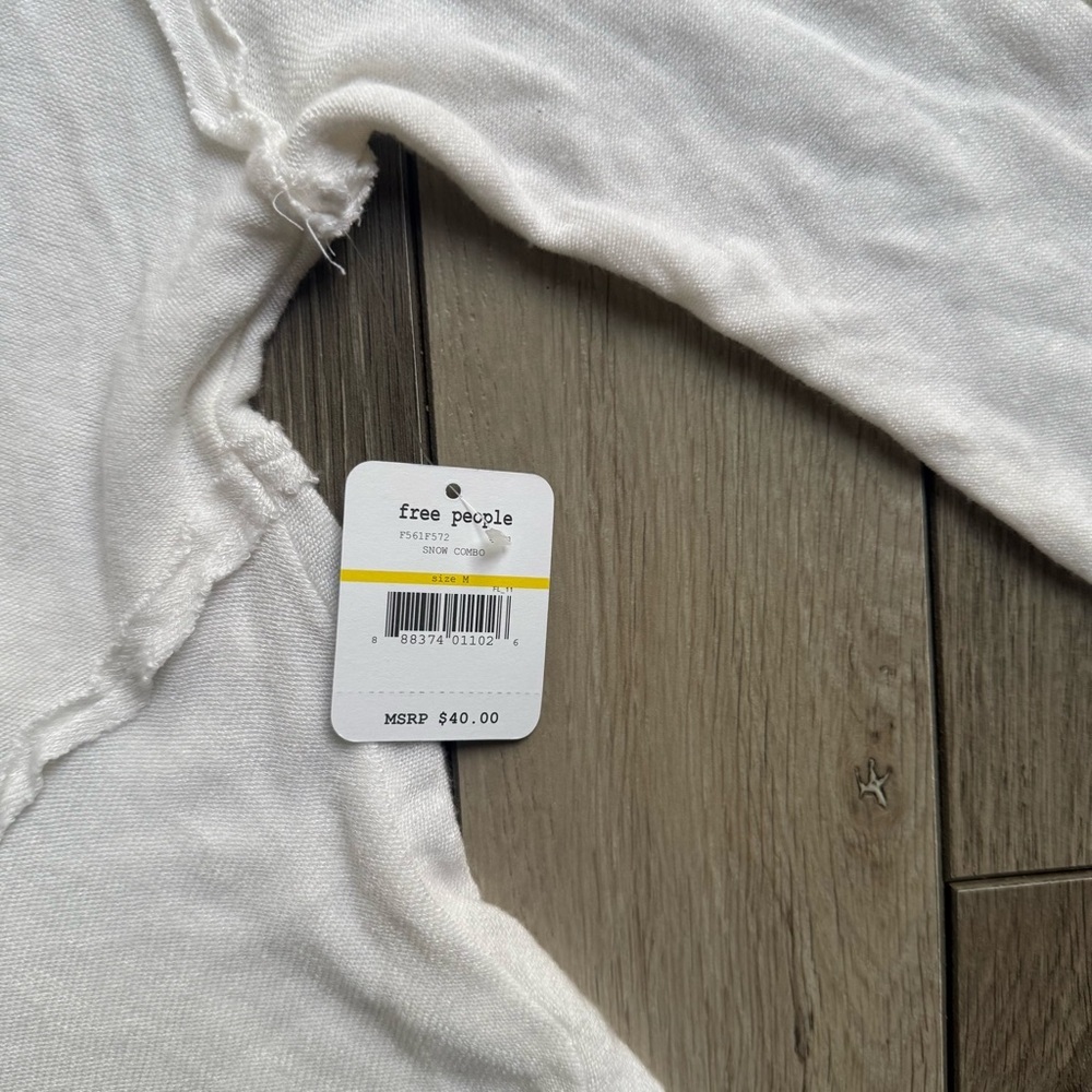 Women's White and Black Top - Picture 7 of 7